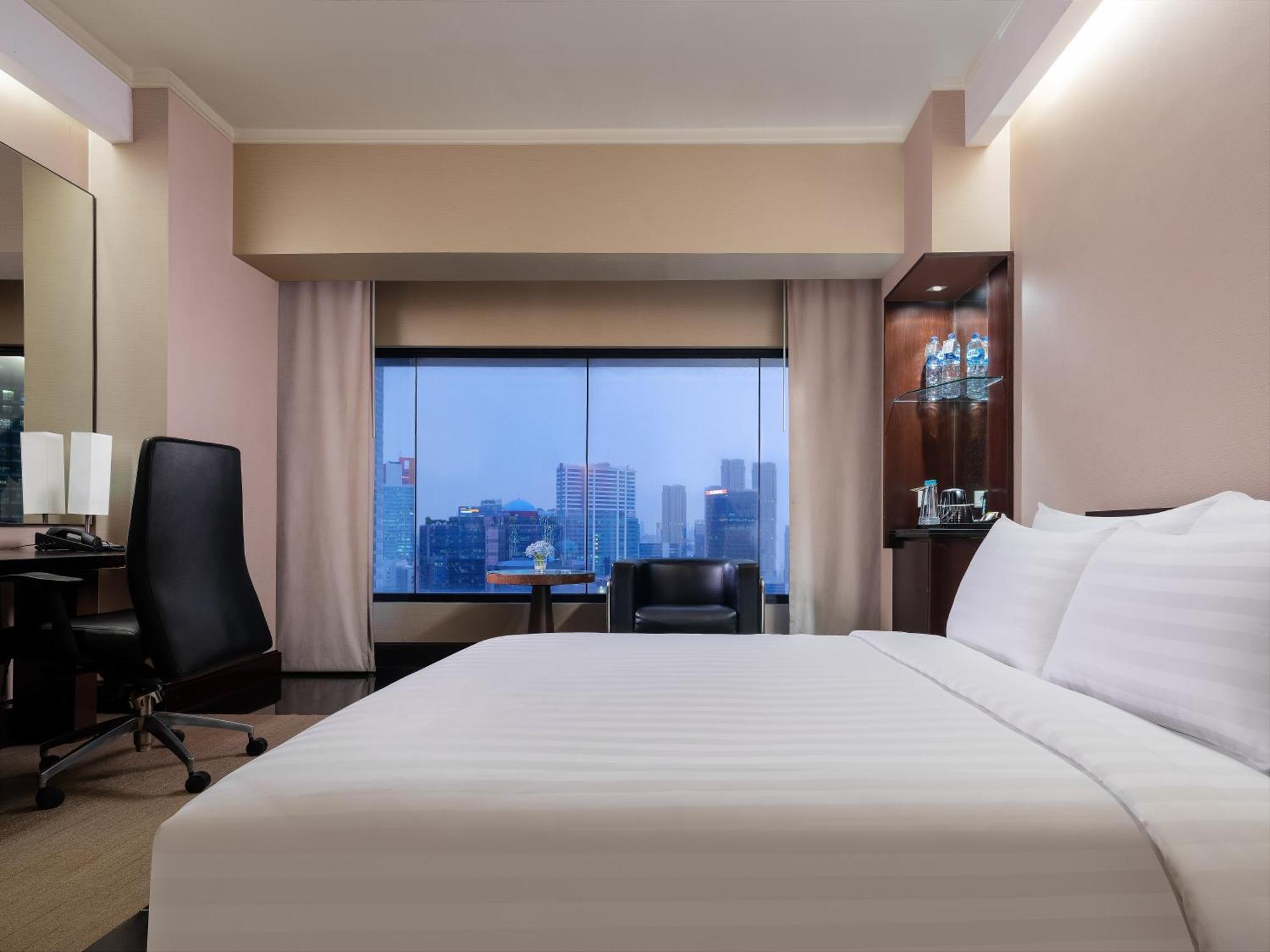 Manhattan Hotel Jakarta Exterior photo