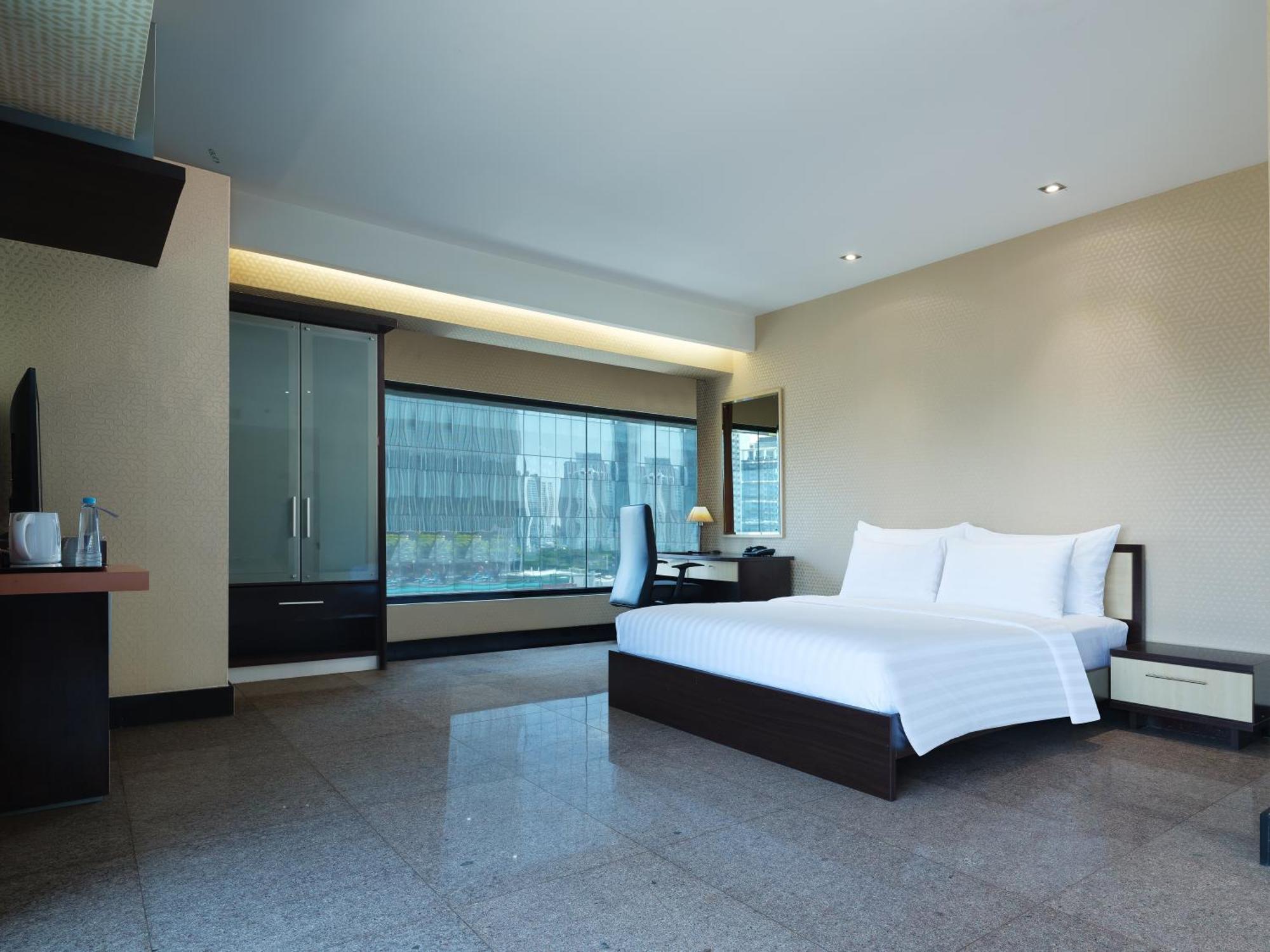 Manhattan Hotel Jakarta Exterior photo